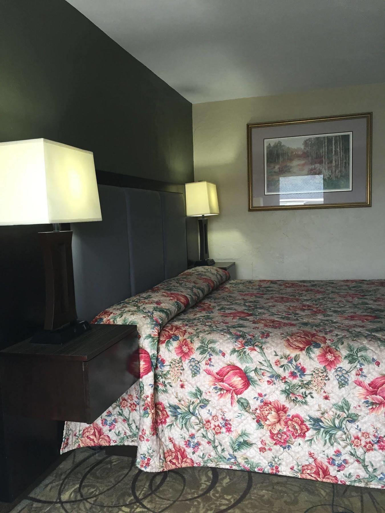 Track & Turf Motel Mount Laurel Exteriör bild