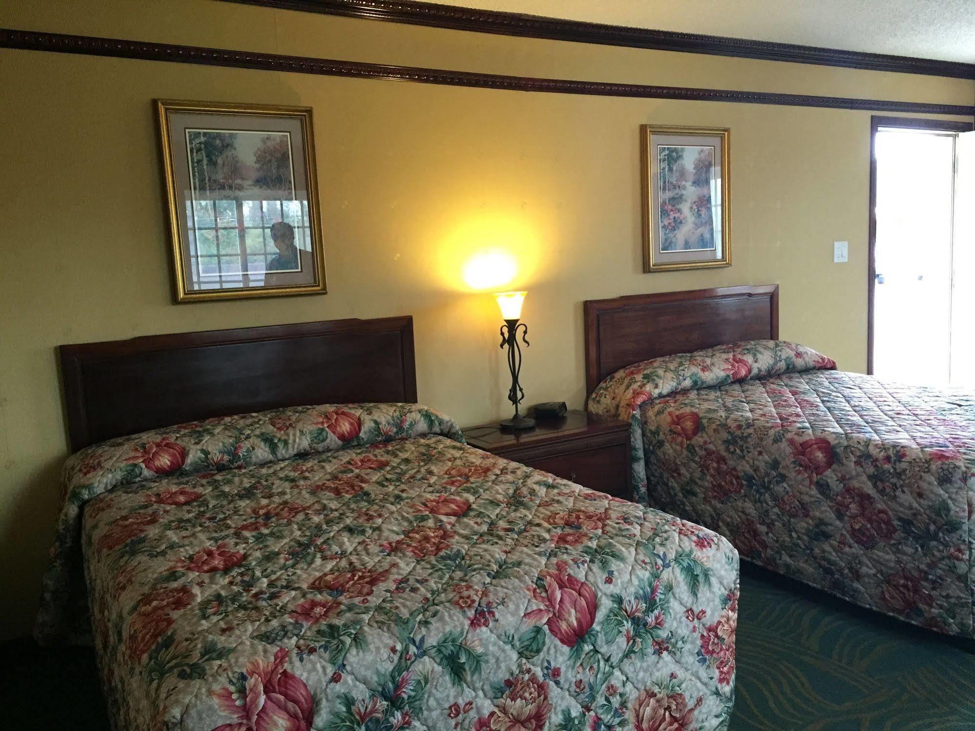 Track & Turf Motel Mount Laurel Exteriör bild